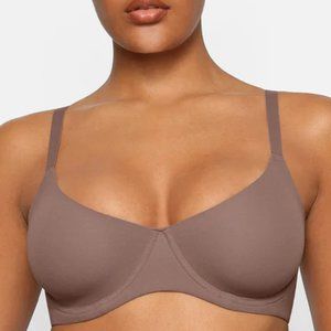 SKIMS FITS EVERYBODY UNLINED DEMI BRA